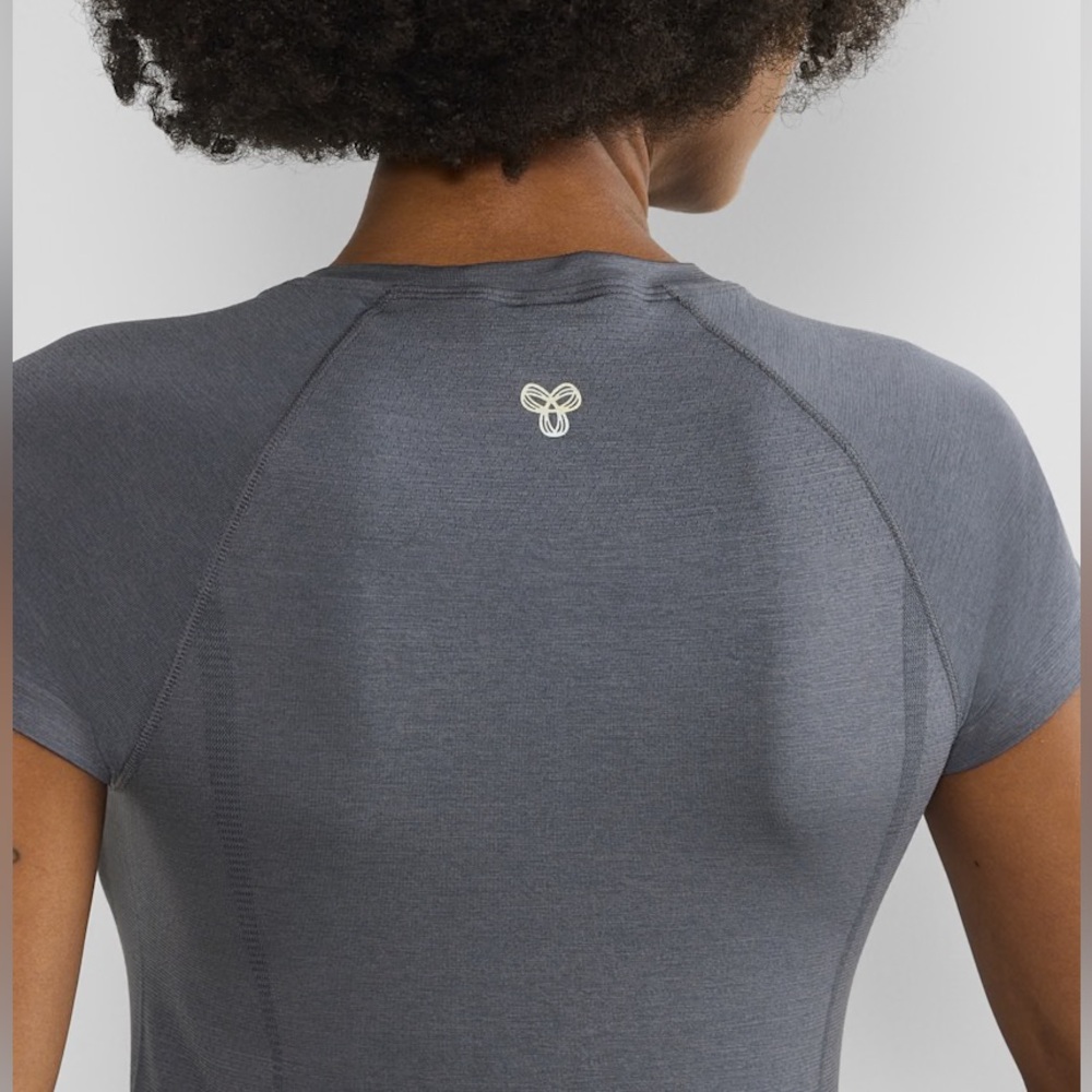 NWT Aritzia Golden BodyLite™ Laps T-Shirt - Picture 3 of 6